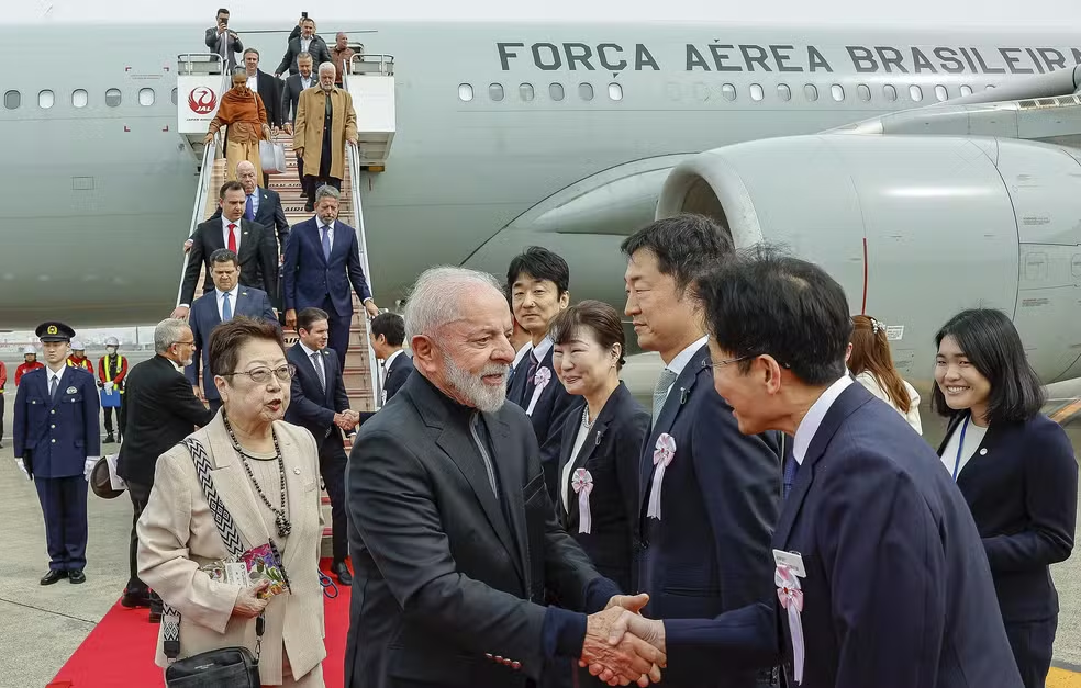 Comitiva de Lula chega ao Japão para tentar ampliar parcerias comerciais