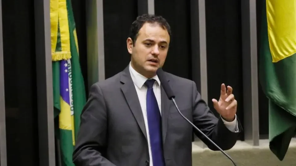 Governo tenta salvar mandato de Glauber, mas enfrenta articulação ‘inquebrantável’ de Lira