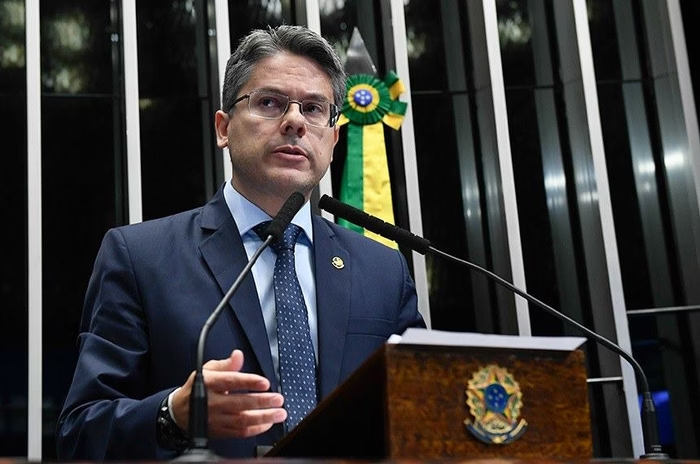 Senador aluga carros de seu principal doador eleitoral: R$ 173 mil