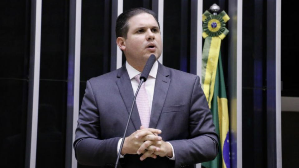 Mensagens em grupos bolsonaristas contra Hugo Motta acendem alerta na Câmara