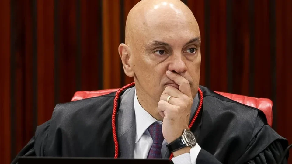 Moraes encerra fase da ação penal do 8/1 e rejeita manobra da defesa de coronel da PMDF