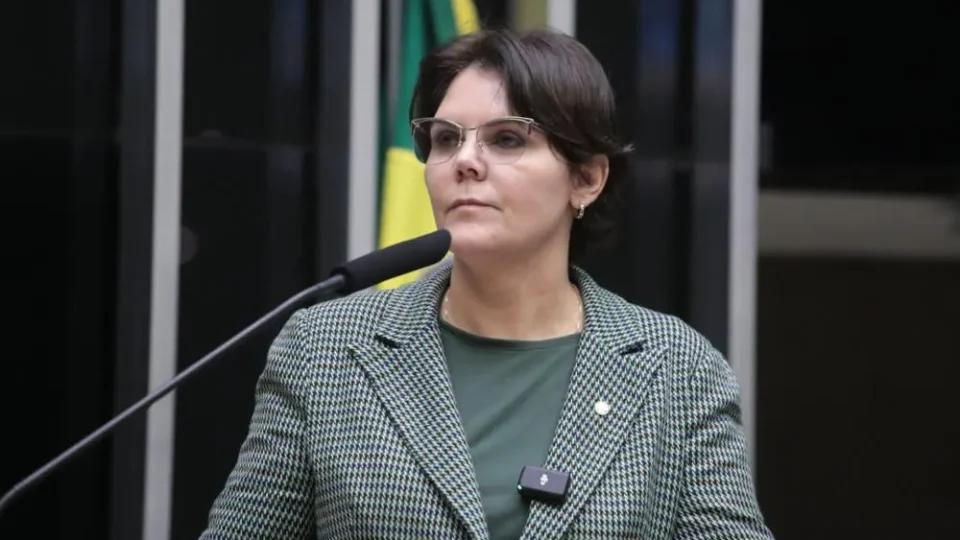 Defensora de austeridade fiscal, deputada bolsonarista gasta R$ 5 mil com coach evangélica
