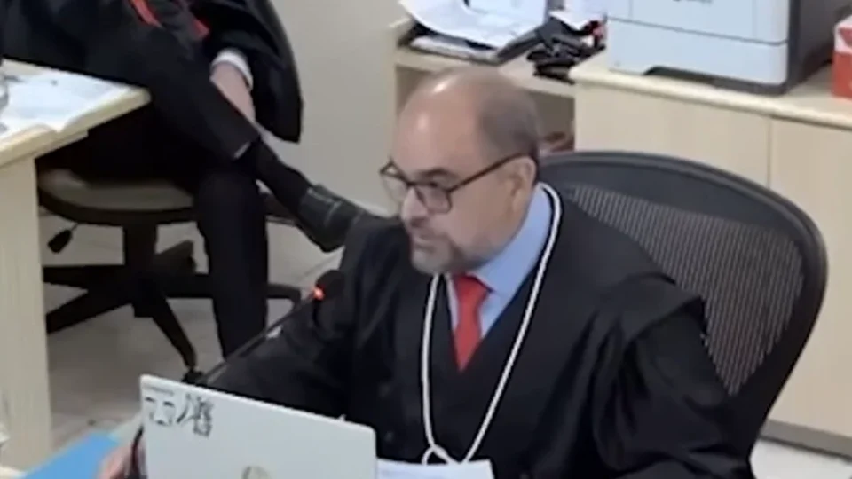 Desembargador afirma que autismo é mina de dinheiro para médicos e critica valores de pensão
