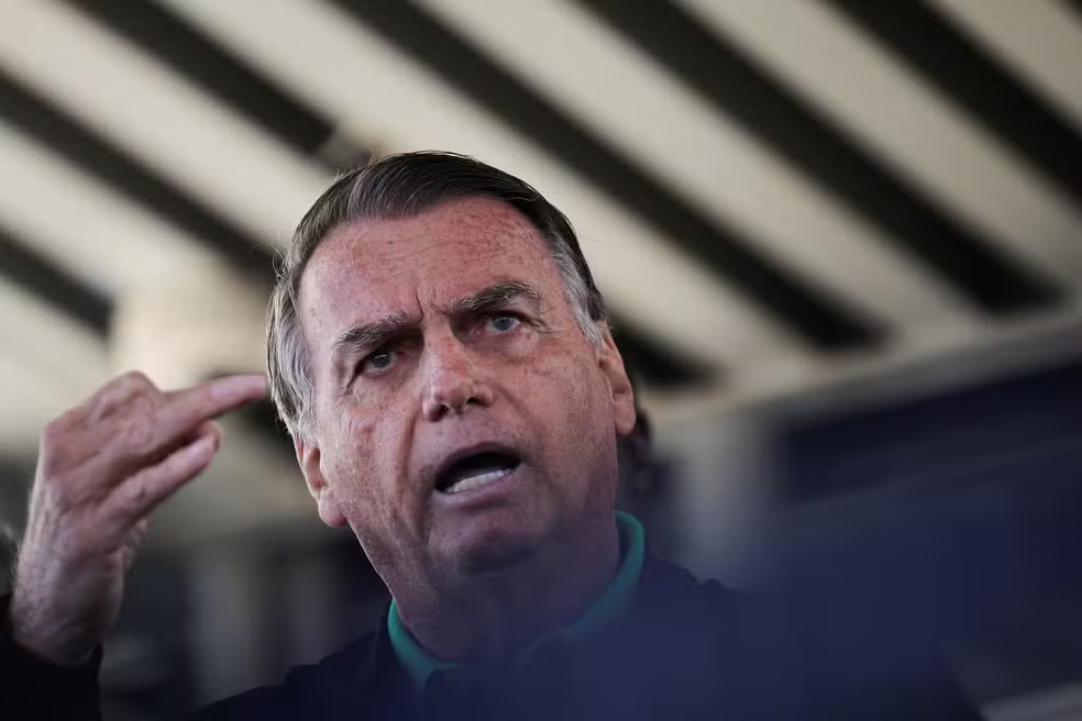 Jair Bolsonaro é alvo de mandado de buscas da PF Jair Bolsonaro é alvo de mandado de buscas da PF