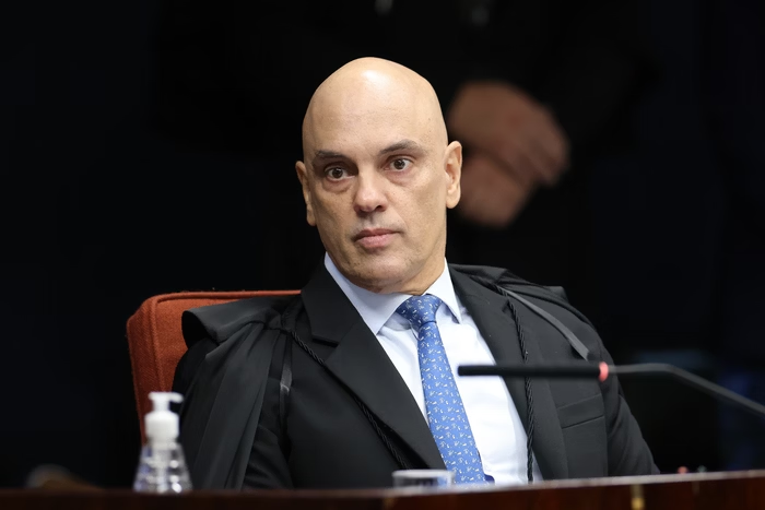 Moraes: Eduardo tenta “interferir e embaraçar” ação contra Bolsonaro Moraes: Eduardo tenta “interferir e embaraçar” ação contra Bolsonaro