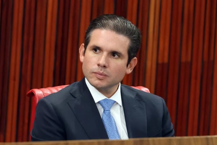 Motta discutirá cassações de Eduardo e Zambelli na 5ª, diz líder do PT