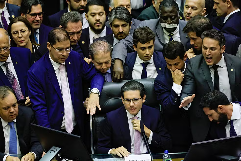 Governistas pedem suspensão dos mandatos de cinco deputados que ocuparam Mesa da Câmara