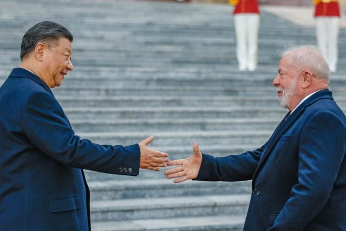 Em conversa com Lula, Xi Jinping defende a soberania brasileira