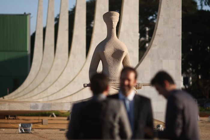 Centrão se une ao PL para tirar do STF competência de julgar políticos