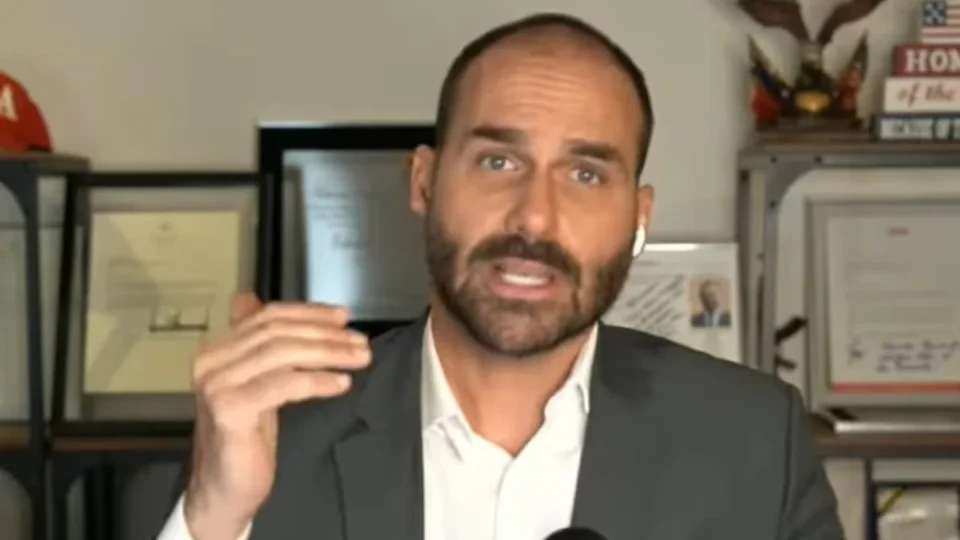 Lindbergh pede ao STF prisão preventiva de Eduardo Bolsonaro e bloqueio de verbas