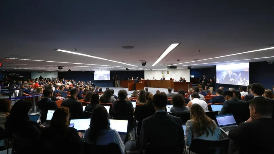 Defesa de ex-ministro admite existência de trama golpista