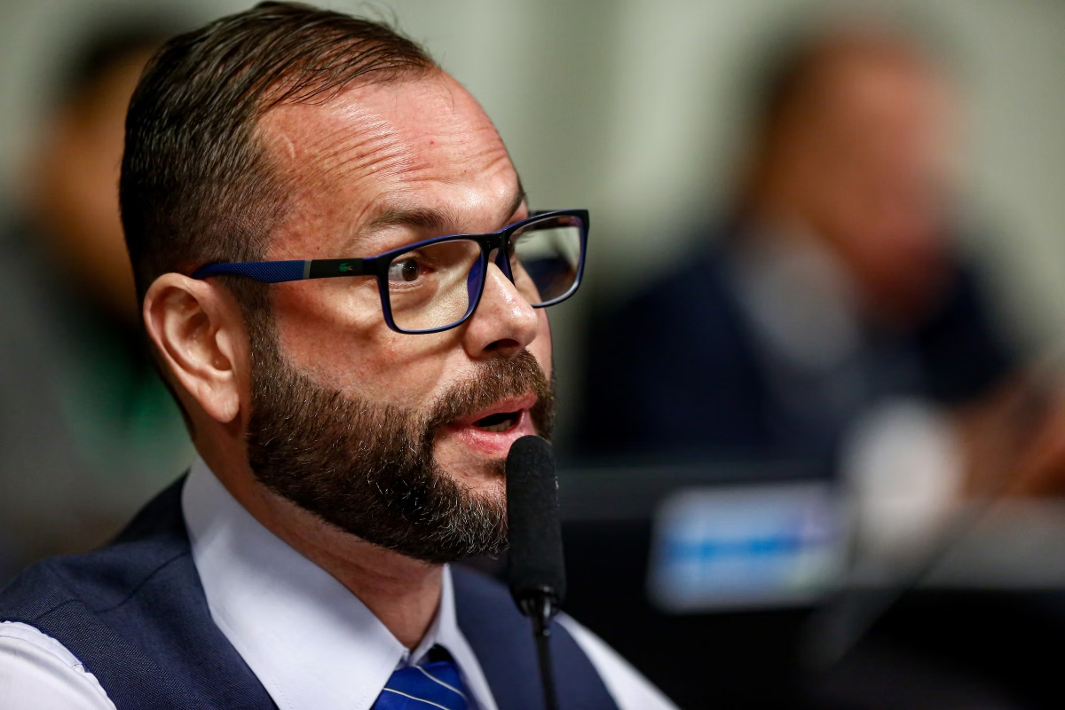 Senador bolsonarista implora: “Ministra, me julgue no TSE” Senador bolsonarista implora: “Ministra, me julgue no TSE”