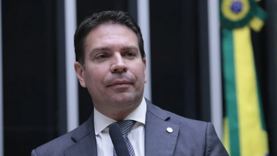 Alexandre de Moraes determina perda de mandato parlamentar de Ramagem