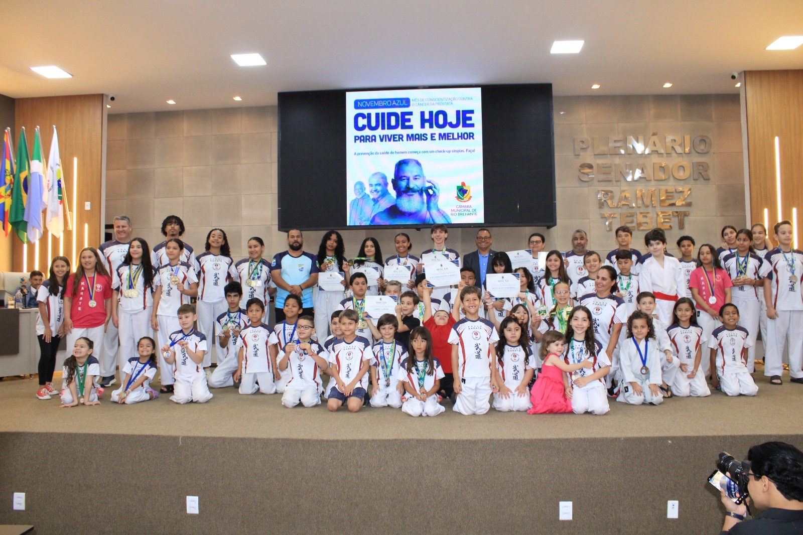 Câmara de Rio Brilhante homenageia atletas da Academia Budô de Karatê