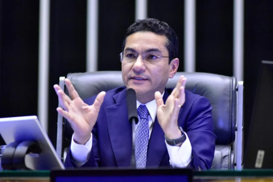 Apoio da direita a Flávio não está certo, diz líder dos Republicanos