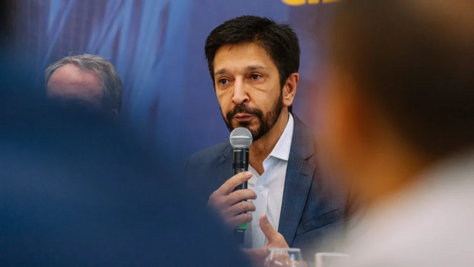 Ricardo Nunes usa Smart Sampa para vigiar pacientes soropositivos