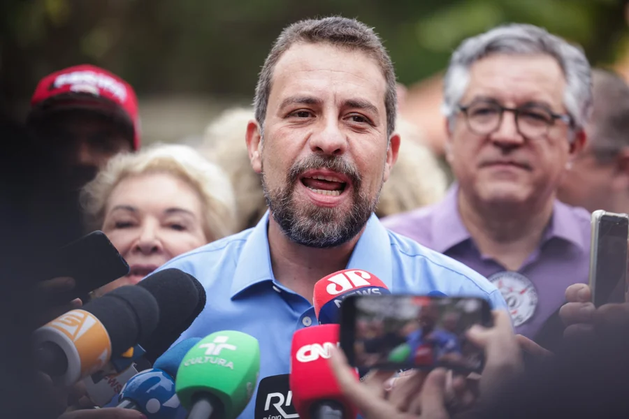 Boulos está “doido” para Flávio sair do cercadinho. E o Brasil também Boulos está “doido” para Flávio sair do cercadinho. E o Brasil também
