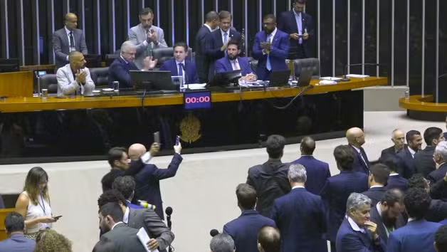 Penas de até 40 anos, mas sem imposto para bets; veja como ficou o PL Antifacção aprovado pela Câmara Penas de até 40 anos, mas sem imposto para bets; veja como ficou o PL Antifacção aprovado pela Câmara