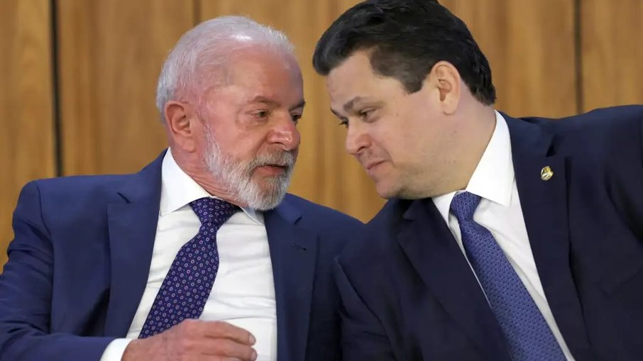 Lula e Alcolumbre devem se reunir para discutir Messias no STF Lula e Alcolumbre devem se reunir para discutir Messias no STF