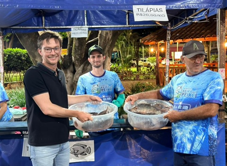 Prefeito Lucas Foroni destaca sucesso da Feira do Peixe com a comercialização de 13 toneladas de pescado Prefeito Lucas Foroni destaca sucesso da Feira do Peixe com a comercialização de 13 toneladas de pescado