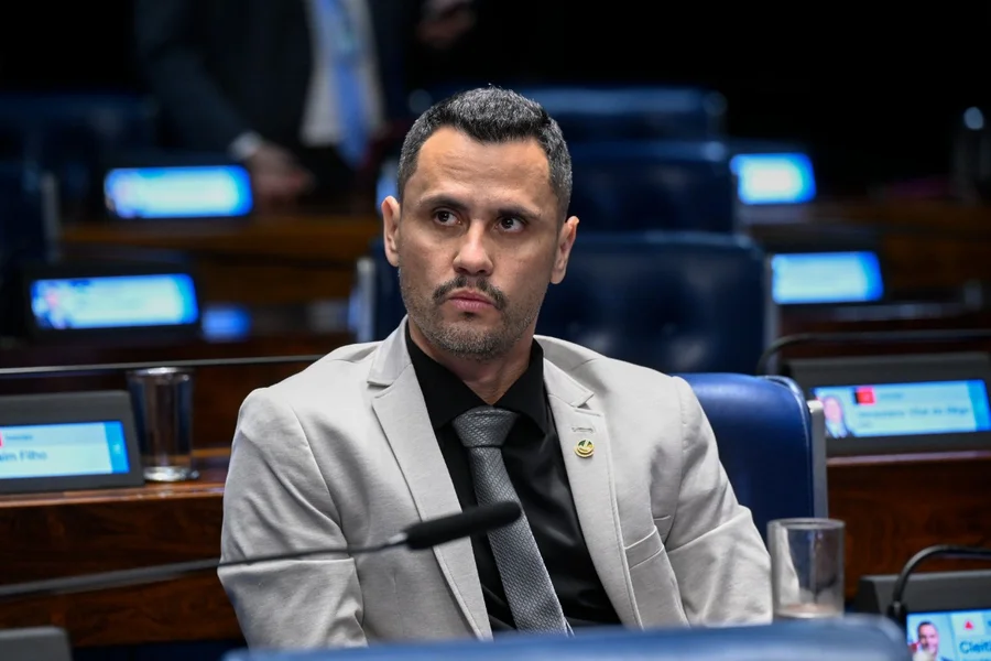Cleitinho volta a defender CPMI do Master e mira ministros do STF