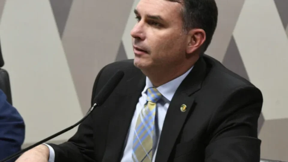 Novo tarifaço é revés para Flávio Bolsonaro, avaliam Centrão e aliados