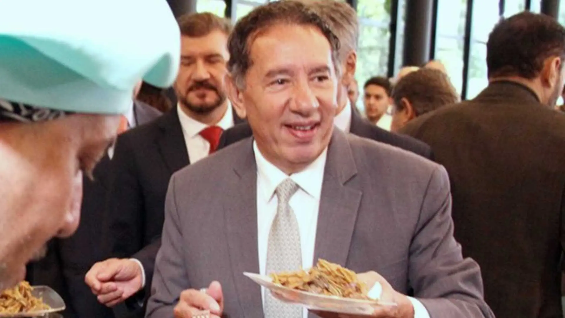 Café de luxo para deputados de MS gera revolta nas ruas: ‘Brincam com a nossa cara’