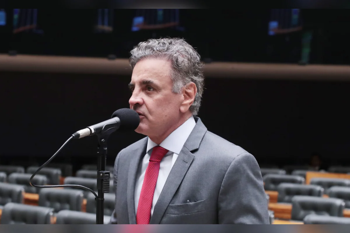 Volta de Aécio ao jogo embaralha disputa por vagas no Senado em Minas