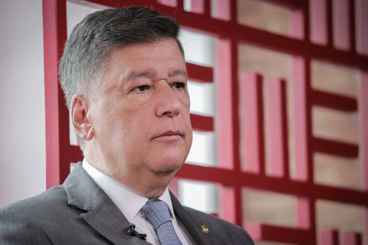 Derrotado, Carlos Viana acusa Nikolas de ter pensado “na própria vaidade”